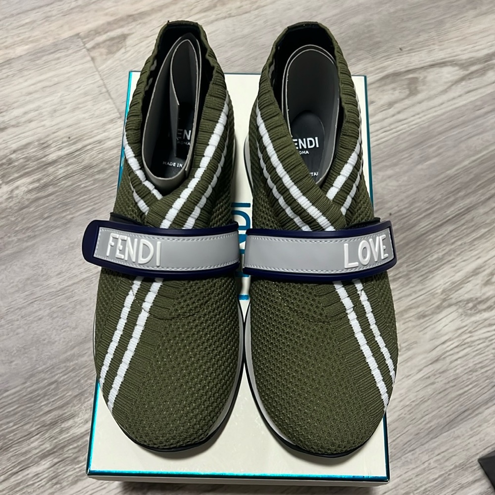 Tendo kids shoe size 33.